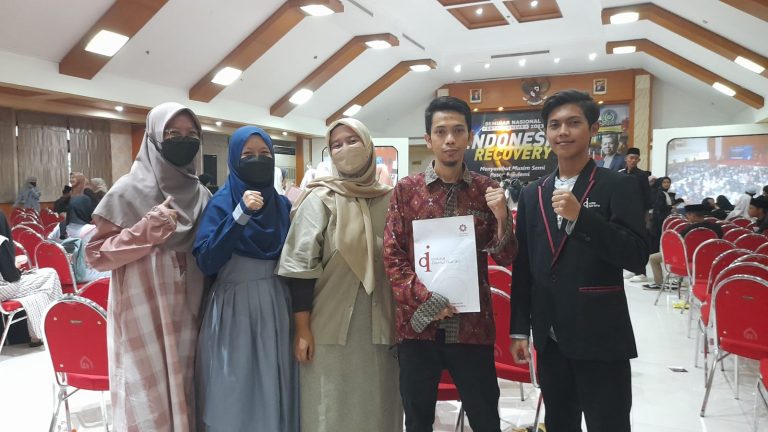 Dosen dan Mahasiswa  IDAQU Hadiri Seminar Nasional Entreprenuer “Indonesia Recovery Menyambut Semi Di Masa Pandemi”.